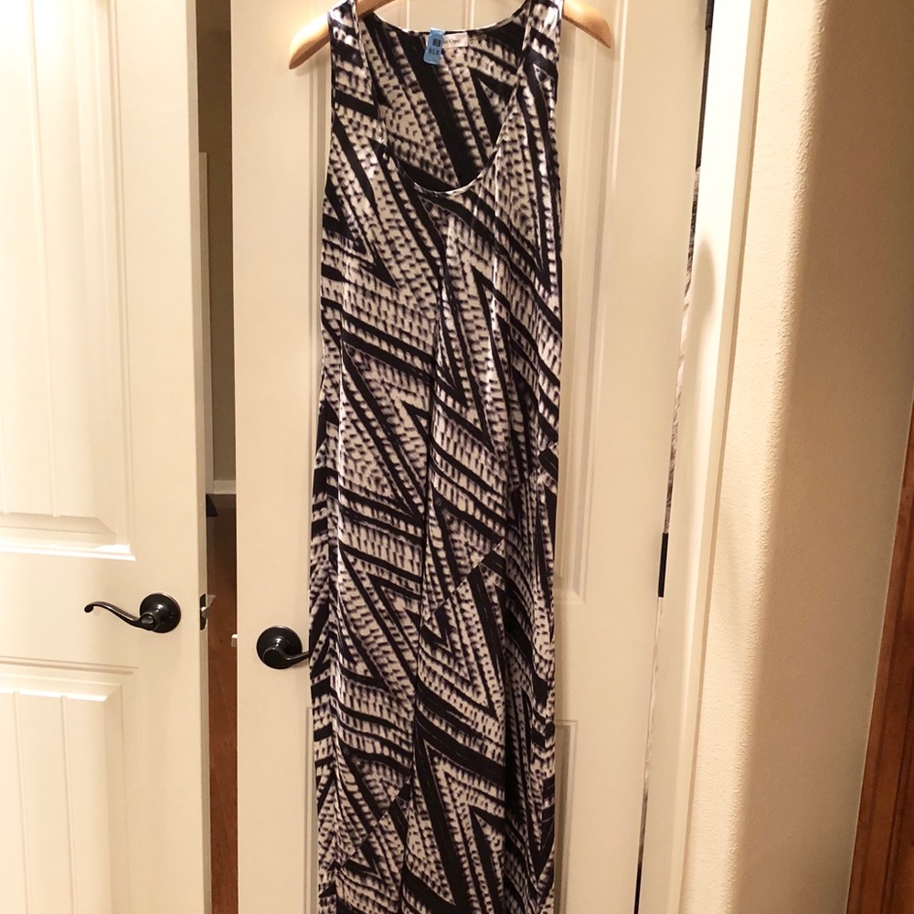 Black & white maxi